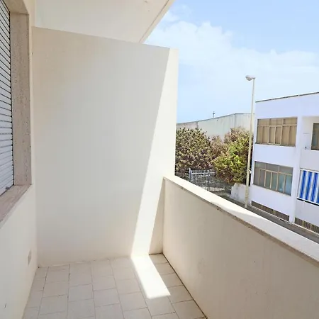 Nyaraló Rita 1 *
